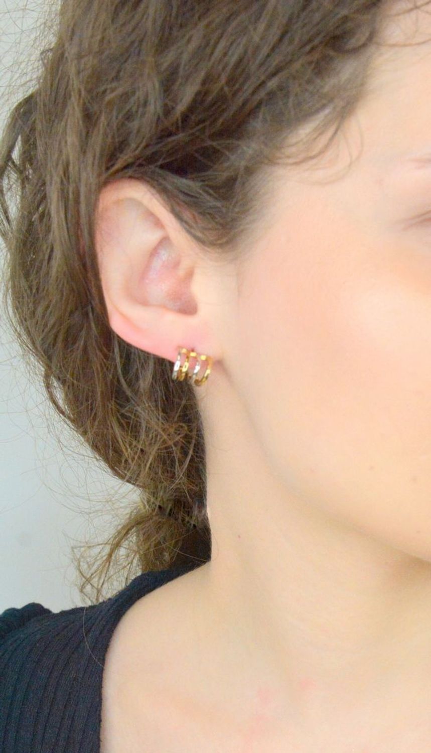 Złote kolczyki damskie na sztyft - Złoto 333, Cztery Połączone Kółeczka z żółtego i białego złota.jpg